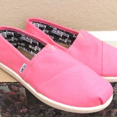 Never Worn Before Pink Canvas Classic Toms Comes With Box Condition: Perfect Boxing Conditioning, Toms Shoes, Kids Shoes, Kids Shop, Slip On, Pink, Color