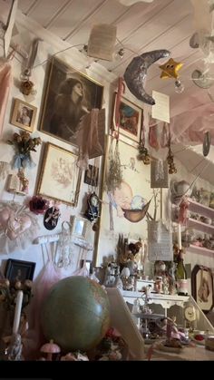 Maximalist Coquette, I Belive, Coquette Room, Dream Room Inspiration, Room Makeover Inspiration, Cute Room Decor, House Room