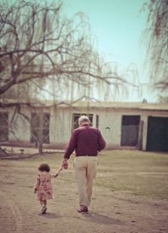 #caminando con el #abuelo... Dede Torun, Grandpa Quotes, Gcse Art Sketchbook, Cute Couples Photography, Elderly People, Dad Day, Can't Stop Laughing, Graphic Design Studios, Fish Art