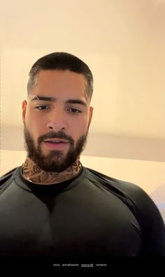 Maluma Haircut, Buzz Cut For Men, Swag Fashion, Beard Kit, Gym Guys, Beard Hairstyle, Beard Wash, Great Beards