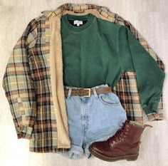 Granola Outfits, Green Crew Neck, Windy Day, Bottle Green, Look Vintage, Mode Vintage, Retro Outfits, Fall Winter Outfits