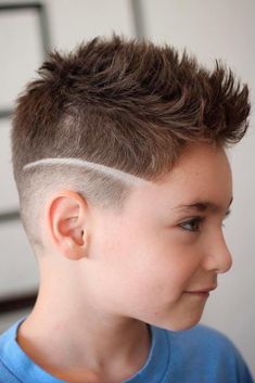 Perfect Back-to-School Boys Haircuts to Kickstart the Year! ★ Edgy Haircut With Longer Top And Short Sides Haircuts Popular, Trendy Boys Haircuts, Kids Hairstyles Boys, Mohawk Haircut, Cool Boys Haircuts, Boy Haircuts Long