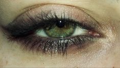 Green Makeup Eyes, Green Eye Eyeshadow, Smokey Eye Green Eyes, Green Eyes Eyeliner, Eye Makeup Green Eyes, Eyeshadow Green Eyes, Green Eyes Eyeshadow, Green Makeup Ideas, Green Eyeshadow Makeup