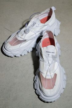 Angel Chen at Milan Fashion Week Spring 2020 - Backstage Runway Photos Angel Chen, Milan Fashion Week Spring 2020, Angel Fashion, Fashion Week Spring 2020, Backstage Runway, Dress Loafers, Vintage Sneakers, Fashion Spring