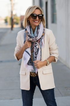 Looks Jeans, Stylish Outfits For Women Over 50, Blazer With Jeans, White Blazer