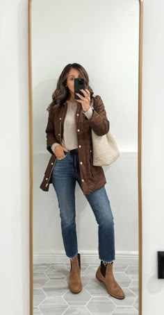 Timeless Quilted Barn jacket with chelsea boots, cropped jeans and cashmere sweater. Casual chic fall outfit. Fall Outfits Chelsea Boots, Women Chelsea Boots Outfits, Barn Coat Outfit, Chelsea Boot Outfit, Casual Chic Fall, Chic Fall Outfit, Jcrew Coat, Barn Jacket, Fall Staples