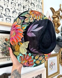 1,2 or 3? 🤍 Colorful maximalist hats 🤩 all of these one a kind hats are available on my website! Sizes: 56-58 cm handmade to last a lifetime! #hats #hat #fedora #fedorahats #floralhat #floralhats Artsy Hand Painted Wide Brim Fedora, Bohemian Hand Painted Short Brim Hat, Boho Hand Painted Hats, Casual Hand Painted Brimmed Hats, Bohemian Flat Brim Hand Painted Hat, Burn Hats