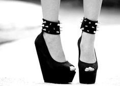 Heels Tumblr, Spike Shoes, High Fashion Women, Heels & Wedges, Black High Heels, Beautiful Shoes