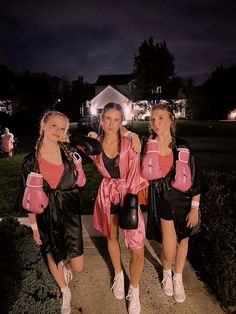 Comfy Group Halloween Costumes, Boxers Costume Women, Duo Halloween Costumes Cops And Robbers, Halloween Costume Ideas For 3, Duo Halloween Costumes Cold Weather, Girl Boxer Halloween Costume, Women’s Boxer Costume