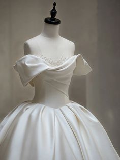 White Satin Off the Shoulder Wedding With Train Grand Ball Gown, Wedding Ball Gown Princess, Princess Dress Wedding, Ball Gown Princess, Wedding Ball Gown, Court Train Wedding Dress, Satin Bridal Gowns, White Ball Gowns, Gown Princess