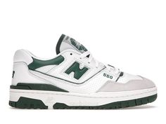 New Balance 550 White Green, Basket New Balance, Green Basketball Shoes, Green New Balance, New Balance 550 White, Sneaker New Balance, New Balance Trainers, New Balance Outfit, Balance 550