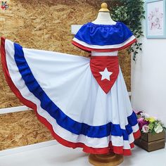 Vestido Puertorriqueño Cuerpo y  falda Traditional Cuban Clothing, Cuban Dress, Cuba Fashion, School Creative, Body Dress, Girls Dress, Bronx, Cuba, Puerto Rico