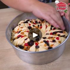 Panetone Recipe, Christmas Bread Recipes, Panettone Recipe, Frosty Recipe, Vegetable Bread, Banana Nut Bread Recipe, Brioche Recipe, Christmas Food Treats, Christmas Bread