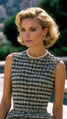 Mode Chanel, Old Money Style, Looks Chic, Medium Length Hair, Style Mistakes, Vintage Hairstyles, Medium Hair, Medium Length Hair Styles, Elegant Style