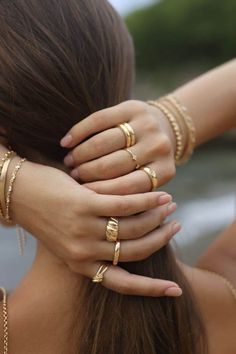 Luxury Refined Jewelry With Timeless Design, Luxury Minimalist Midi Rings For Everyday, Jewelry Knowledge Gold, Luxury Refined Jewelry For Women, Luxury Minimalist Gold Jewelry, Chic Cheap Rings As Gifts, Smart Casual Women Jewelry, Wedding Photos Jewelry, Cheap Classic Midi Rings