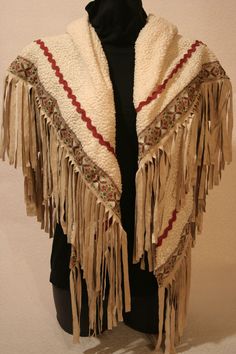 Cowboy design style triangle Exclusive scarf Wild West style - Vintage in perfect condition like new 100cm x 210cm / 39.4' x 82.7' in Cream Shawl Scarf One Size, Cream One-size Shawl Scarves, One Size Shawl Scarf For Festivals, Wild West Clothing, Western Scarf, Braided Scarf, Cowboy Design, Far West, Cowboy Outfits