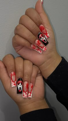 Scream Nails Red, Red Ghostface Nails, Red And White Halloween Nails, It Inspired Nails, Halloween Nails Y2k, Scream Themed Nails, Ghostface Nails Acrylic, Halloween Clown Nails, Red Spooky Nails