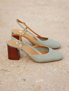 Madara Grey Green - Mid-heeled slingback sandals with braided front in green grey leather Hipster Clothing, Boots Leopard, Classy Heels, Fashionably Late, Hot Boots, Wedge Loafers, Beautiful Heels, Slingback Sandals, Hot Shoes