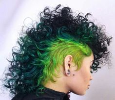 Beautiful green Side Shave, Drag Make-up, Highlights Color, Fabulous Hair, Edgy Hair, Colorful Hair, Color Hair