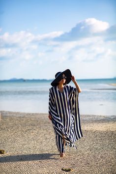 Beach Outfit Modest, Hijab Beach, Diy Swimsuit, Outfit Modest, Beach Caftan, Vacation Clothes