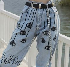 Grunge Girls, Halloween Bark, Diy Pants, Skirt Diy, Goth Outfit, Diy Jeans, Bark Recipe, Diy Vetement, Girl Halloween