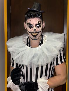 Fantasia depalhaço Halloween Men’s Clown Makeup, Men Clown Makeup, Creepy Clown Makeup Male, Make Up Halloween Hombre, Male Clown Makeup, Clown Makeup For Men, Makeup Halloween Hombre, Halloween Makeup Men, Mens Halloween Makeup