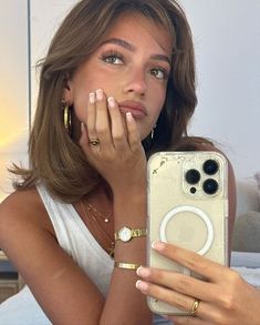 Touching Shoulder Length Hair, Belleprocida Hair, Songs To Listen At Night, Bella Procida, Mood Pictures, Short Hair Outfits, Hairstyles For All Hair Types, Brown Hair Inspo, Short Brown Hair