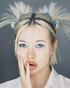 Everyone Is Obsessed With These 25 Spiky Y2K Hairstyles White Spiky Hair, Punk Ponytail Hairstyles, Goth Y2k Hairstyles, Short Hairstyle Ideas Hairdos, Alt Hairstyles Medium Hair, Y2k Hair And Makeup, Unique Bob Hairstyles, Star Puffs Hair, Spiked Pigtails