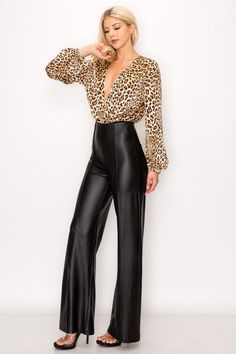 Black vegan leather high waisted flared-fit with zipper in the back. great for effortless chic outfit. Black Bell Bottoms Outfit, Flared Black Pants, Faux Leather Pants Outfit, Effortless Chic Outfits, Flare Black Pants, Bell Bottoms Outfit, Fancy Skirts, Leather Pants Outfit, High Waisted Flares