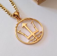 ★ Trident Pendant ★  Handcrafted Trident pendant/necklace for Men and Women. * Materials/Finishes ➤ Sterling Silver (Silver 925) ➤ 24K Gold Plated over Silver 925 * Dimensions ➤ ~ 3.4 x 3.0 x 0.3 cm (~ 1.3 x 1.2 x 0.1 inches)/Bail: Suitable for up to ~ 4.5 mm (~ 0.18 inches) Chain * Weight: ~ 7 grams (in Silver 925) ----------------------------------------------------------------------------- IMPORTANT NOTES: ----------------------------------------------------------------------------- ➤ When bu Trident Pendant, Trident Necklace, Poseidon Trident, Precious Jewels, Pendant Silver, Stainless Steel Chain, Men Necklace, Silver 925, Jewelry Necklace Pendant