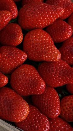 a pile of red strawberries sitting next to each other