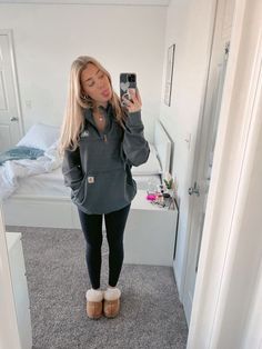 Cute Outfits Dress Code Approved, Nike Blazer Outfit Comfy, Black Athletic Jacket Outfit, What To Wear When It’s Cold Outside, Comfy College Outfit Winter, Basic Country Outfits, Cute February Outfits, Athletic Outfits For School, Cute Basic Outfits For School