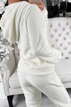 White Fleece Hoodie and Pants Sportswear Cozy Fit Tracksuit With Ribbed Cuffs, Cozy Tracksuit With Ribbed Cuffs For Leisure, Comfy Fleece Tracksuit With Ribbed Cuffs, Cozy Fit Fleece Hoodie For Lounging, Cozy Fleece Hoodie For Lounging, Comfortable Winter Loungewear Sweats, Winter Lounging Sweatshirt With Drawstring Hood, Cozy Fleece Sweatpants, Fleece Activewear With Drawstring For Loungewear