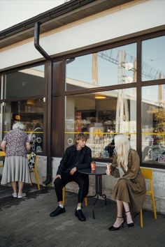 stockholm stil killar, stockholm style men, klassiskt herrmode, férfi stílusok Fall Couple Outfits, Fall Couple, Brown Fall