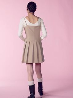 This is a sleeveless mini dress with an attractive minimalist vibe. The light length and cut lines on the body create a slim body line, and the pleated details on the skirt add a casual yet feminine mood.- You can adjust the length of the shoulder straps to fit your body shape.- Open and close with side zipper- Can be worn alone or layered with innerwear such as a T-shirt*The color of the product may differ from the actual color depending on the monitor resolution. Knee-length Mini Dress With Pleated Bodice, Date Night Mini Dress With Pleated Back, Feminine Pleated Knee-length Mini Dress, Pleated Mini Dress For Work, Feminine Knee-length Pleated Mini Dress, Chic Mini Dress With Pleated Back, Workwear Mini Dress With Pleated Skirt, Chic Beige Knee-length Mini Dress, Pleated Sleeveless Mini Dress For Spring