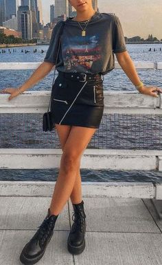 Rock Concert Outfit Shorts, Outfits For Indie Concert, Mana Concert Outfit, Cute Concert Outfits Summer, Concert Fits Summer, Current Summer Fashion Trends, Grunge Concert Outfit, Cute Concert Outfits, Mode Rockabilly