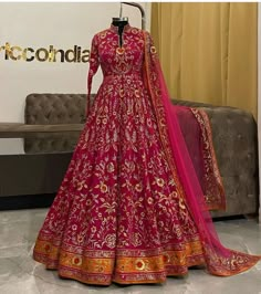 Indian Lengha design Gown Designs Indian Wedding Dresses, Gown Pattern Indian, Heavy Anarkali Suits Wedding, Anarkali Wedding Dress, Maria B Collection, Lengha Wedding, Gowns Dresses Indian, Pakistan Bridal, Baju Kahwin