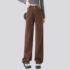 Inject a everlasting urban style into your wardrobe with our 2023 Spring-Summer Collection of brown baggy women's jeans. These high-waisted jeans feature a zipper and button closure for a secure fit and are designed to let you express your fashion sensibilities with confidence. Step out in style and relish in their unique blend of comfort and fashion!Distinctive Features: Street Style: Showcase your fashion credentials and add a timeless city mode style to everyday patterns. Brown Color: Look ef Baggy Slacks, Large Jeans, Street Style Aesthetic, Statement Blouse, Oversized Jean Jacket, Denim Patterns, Street Style Trends, Modern Trend, Jeans Online