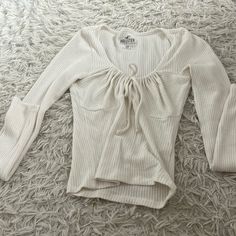 Great Condition Never Worn Extremely Soft Women’s Xs Adjustable Bust Hollister Sweater, Hollister, Sweaters For Women, Cream, Long Sleeve, Women Shopping, Color