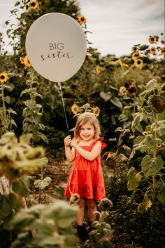 Big Sister Balloon Announcement, Second Maternity Photography Ideas, Fall Big Sister Announcement, Spring Baby Announcement Sibling, Big Sister Gender Reveal Ideas, Spring Pregnancy Announcement Baby 2, Second Kid Pregnancy Announcement