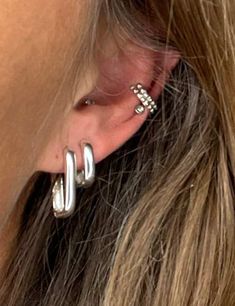 Silver Earrings Layered, Silver Earrings Sets, Layered Silver Earrings, Silver Earring Ideas, Silver Hoop Stack, Clean Girl Silver Jewelry, Sterling Silver Earring Stack, Classy Silver Earrings