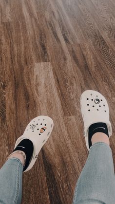 Croc Outfits, Crocs Fashion, Custom Shoes Diy, Trending Womens Shoes, Color Combinations For Clothes, Cute Photography, Cute Couples Kissing, Cute Comfy Outfits, Cute Sandals