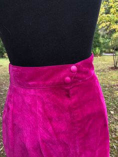 Retro Party Mini Skirt With Lined Detail, Retro Party Mini Skirt With Lining, Retro Party Mini Skirt Lined, Retro Mini Skirt For Parties, Retro Party Mini Skirt, Retro Knee-length Party Skirt, Vintage Party Lined Skirt, Retro Pink Relaxed Skirt, Vintage Skirted Bottoms For Party