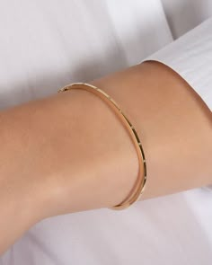 Elegant Bangles Gold, Daily Wear Bangle Designs, Simple Gold Bangles For Daily Use, Makeup Images