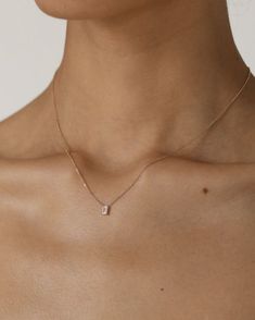 Minimalist Accessories Jewellery, Baguette Chain, Minimal Gold Jewelry, Emerald Diamond Necklace, Diamond Necklace Gold, Jewelry Necklace Simple, Chain With Pendant, Fancy Jewelry Necklace, Pretty Jewelry Necklaces