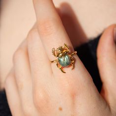 This beautiful ring is made in Sterling Silver and coated with a thick layer of 24K Yellow Gold to a Gold Vermeil thickness and set with a natural Labradorite. 24K Gold Vermeil jewelry is not only hypoallergenic, but it also does not tarnish.  Your ring is meticulously handcrafted and hand-polished to perfection. It is made to last a lifetime with proper care. This is a unique piece of minimalist jewelry for everyday wear.  Please note: Due to the one-of-a-kind nature of the gemstone, exact colo Shaena Targaryen, Chevron Wedding Ring, Ring Inspo, Gemstone Ring Silver, Ear Climbers Earrings, Chevron Bracelet, Wearable Art Jewelry, Chevron Necklace, Fingerprint Jewelry