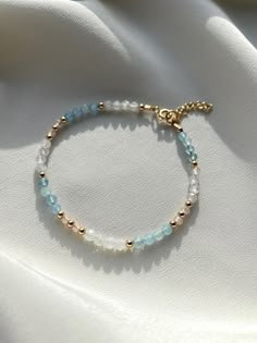 Beaded Bracelets Ideas Diy, Simple Cute Bracelets, Bracelet Design Beads, Cute Simple Beaded Bracelets, Bracelet Beaded Ideas, Small Beads Bracelets Ideas, Simple Beaded Bracelets Diy, Simple Bracelets Diy Beads, Cool Bead Bracelet Ideas