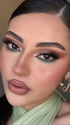 Dark Green Wedding Makeup, Green Elegant Makeup, Green And Gold Makeup Looks Simple, Prom Makeup Looks For Green Eyes, Makeup For Dress Green, Glam Makeup Looks Green, Sage Dress Makeup Look, Bridesmaid Makeup Sage Green Dress, Make Up For Green Dress Wedding