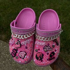 Custom Barbie Themed Crocs Barbie Crocs Diy, Croc Bedazzle, Customized Crocs Shoes, Blue Bape Hoodie, Barbie Crocs, Themed Crocs, Taylor Swift Shoes, Cool Crocs, Crocs With Charms