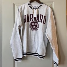 Never Worn But Tags Have Been Removed. In Excellent Condition. University Clothes, University Sweater, University Outfit, Abstract Graphic Design, University Sweatshirts, Harvard University, 로고 디자인, Fancy Dresses, Vintage Tshirts